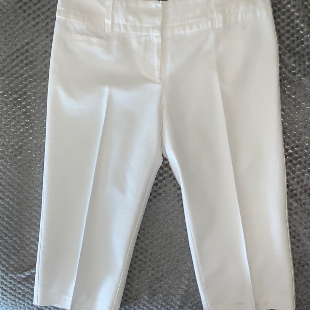 Stoosh Studios White dressy capri’s